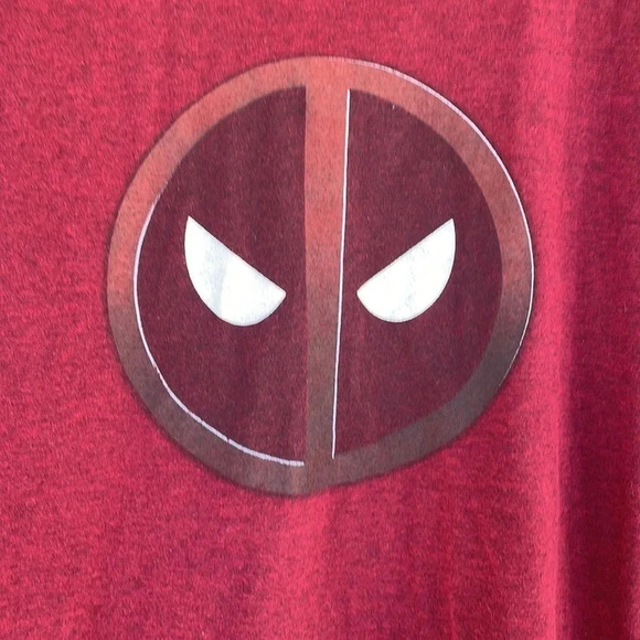 Marvel Deadpool Face Maroon T-shirt - Picture 2 of 6